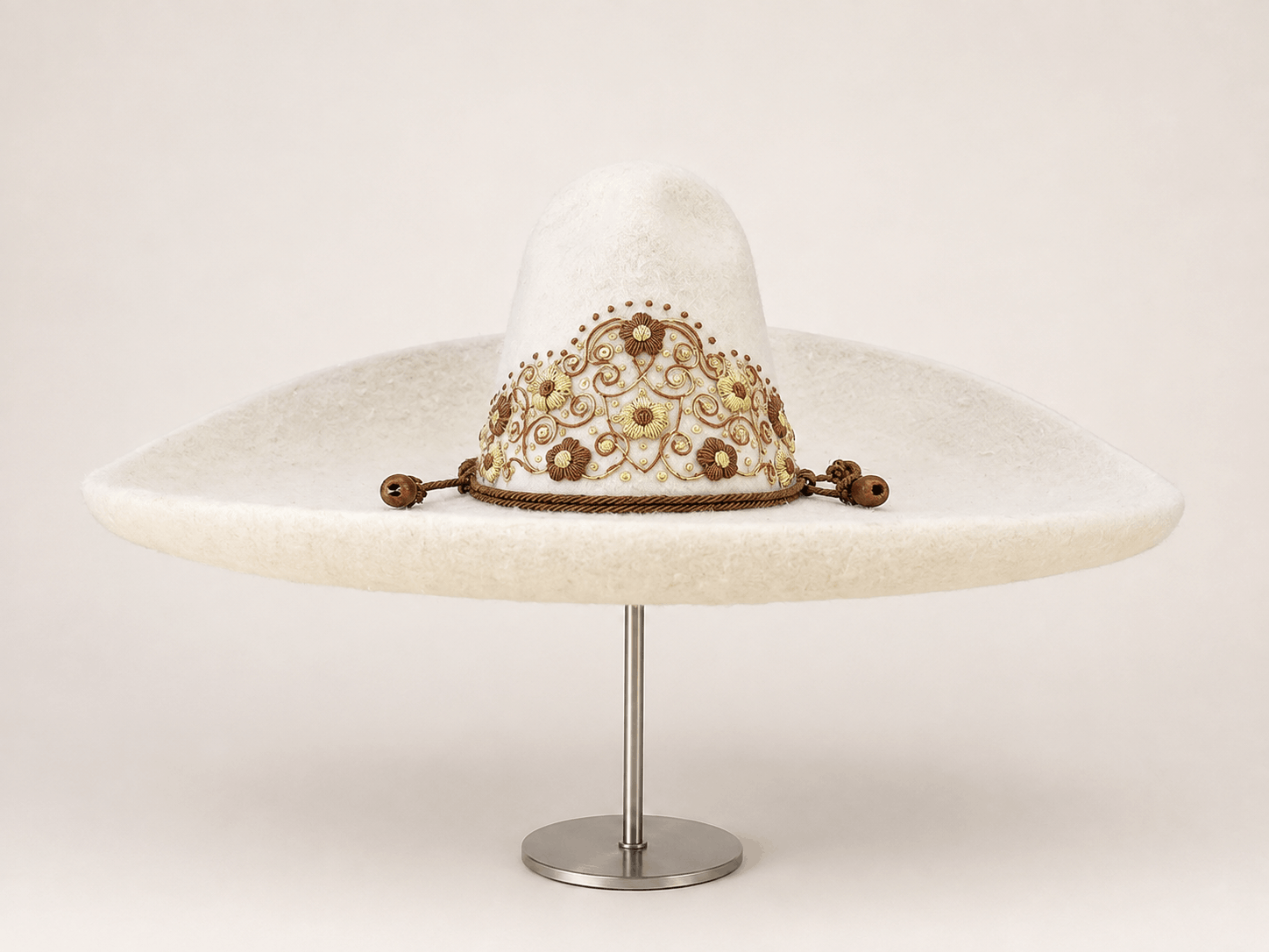 Sombrero charro San Luis moderado con bordado oro y cobre