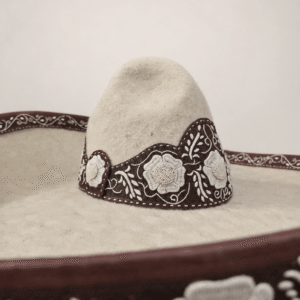 Sombrero charro estilo Jalisco con ribete de piel bordada en pita
