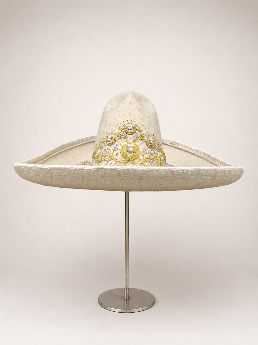 Sombrero charro San Luis moderado con bordado dorado y plata