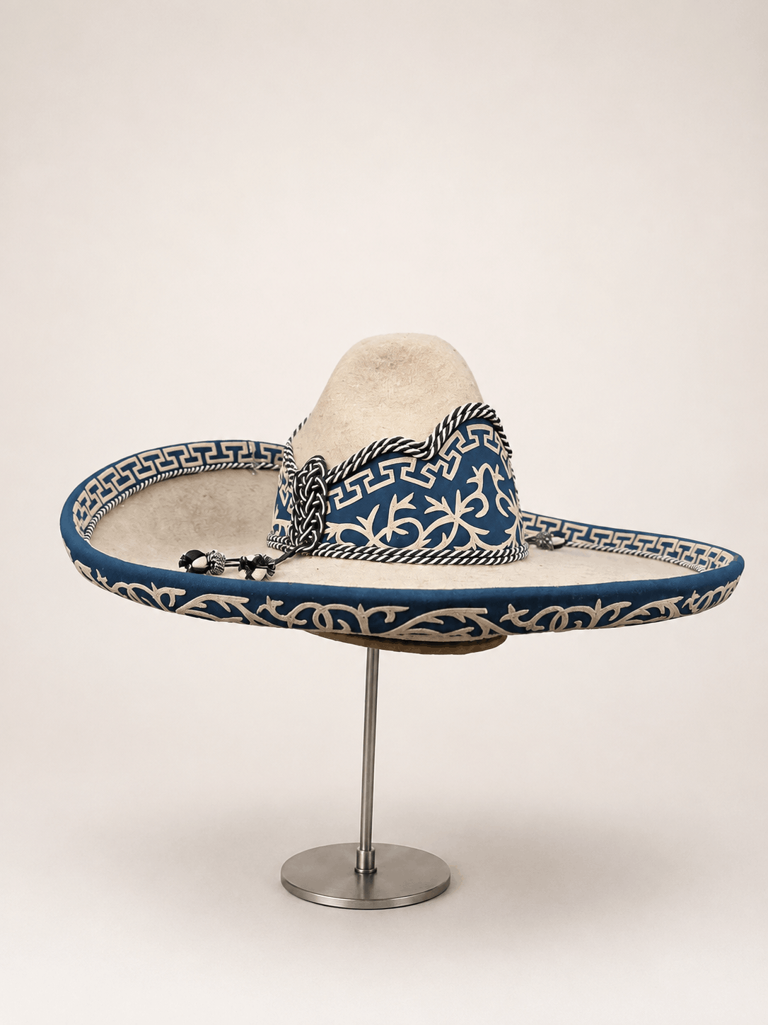 Sombrero charro infantil San Luis moderado color arena con casimir azul marino