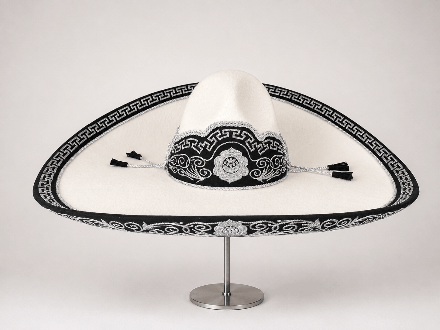 sombrero-blanco-con-negro